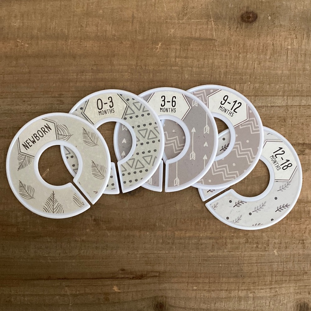 Baby closet separator rings